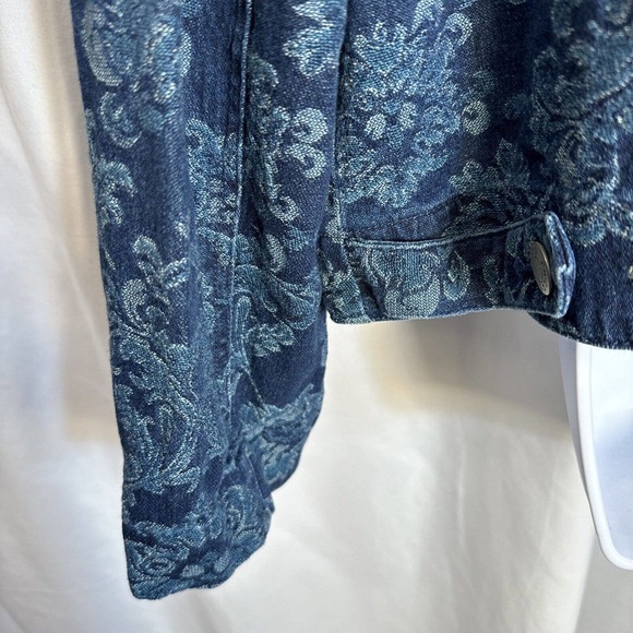 Chico’s Denim Jacket Floral size 2 All Cotton Lightweight Holiday Christmas - Picture 4 of 13
